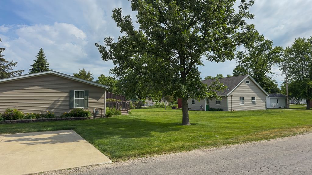 301 Oak Street, Minonk, IL 61760 — kitchen view