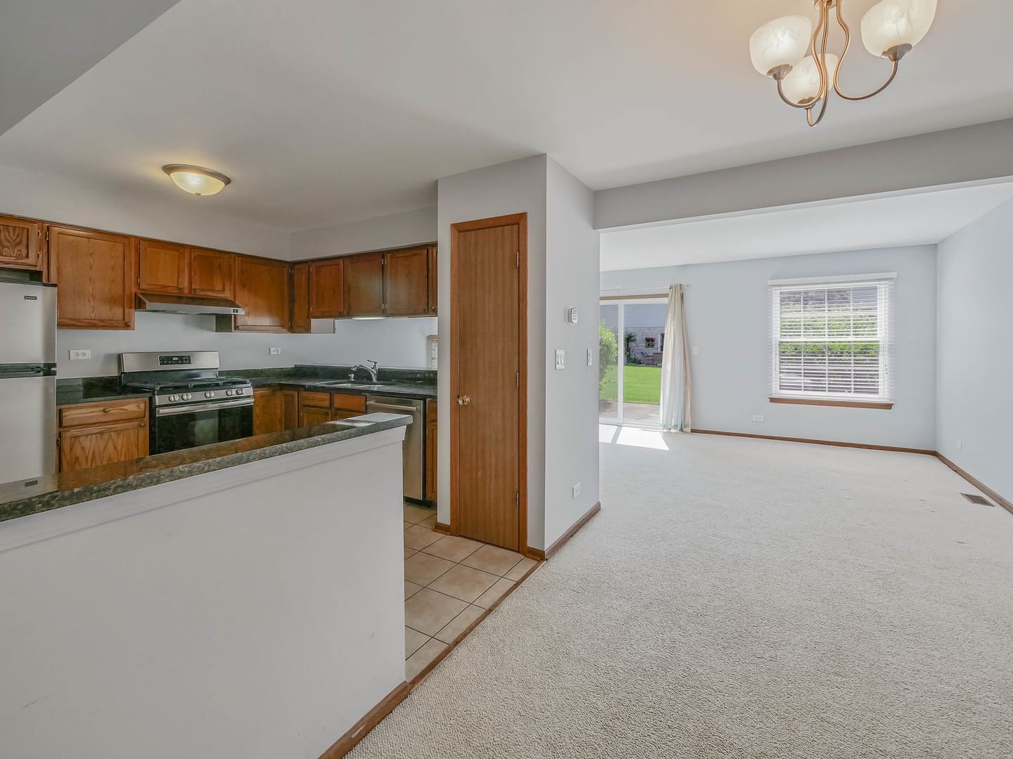 804 N Tamarac Boulevard, Addison, IL 60101 — kitchen view