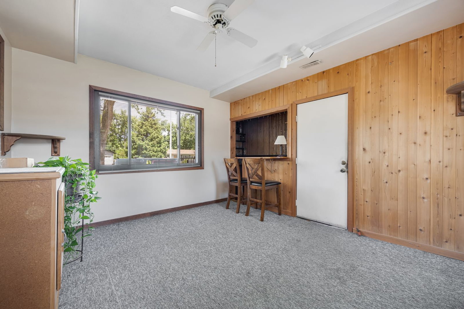 268 Thunderbird Trail, Carol Stream, IL 60188 — kitchen view