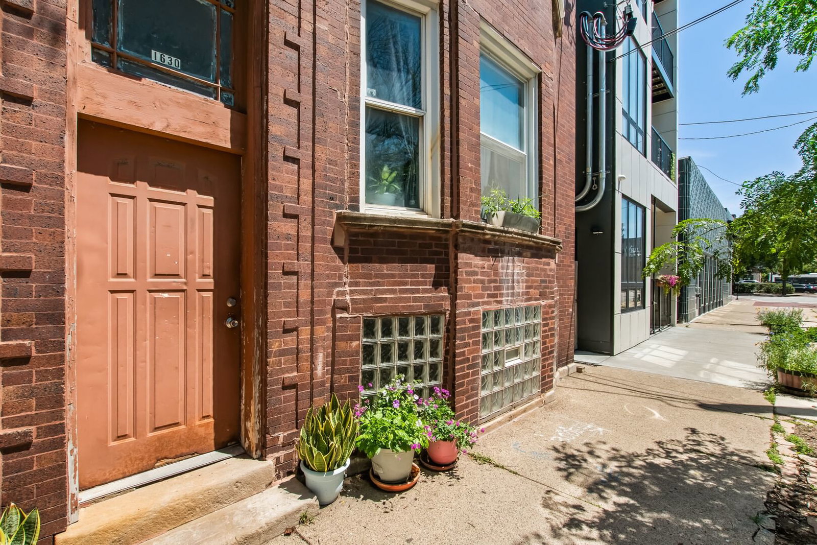 1630 W Melrose Street, Chicago, IL 60657 — exterior view