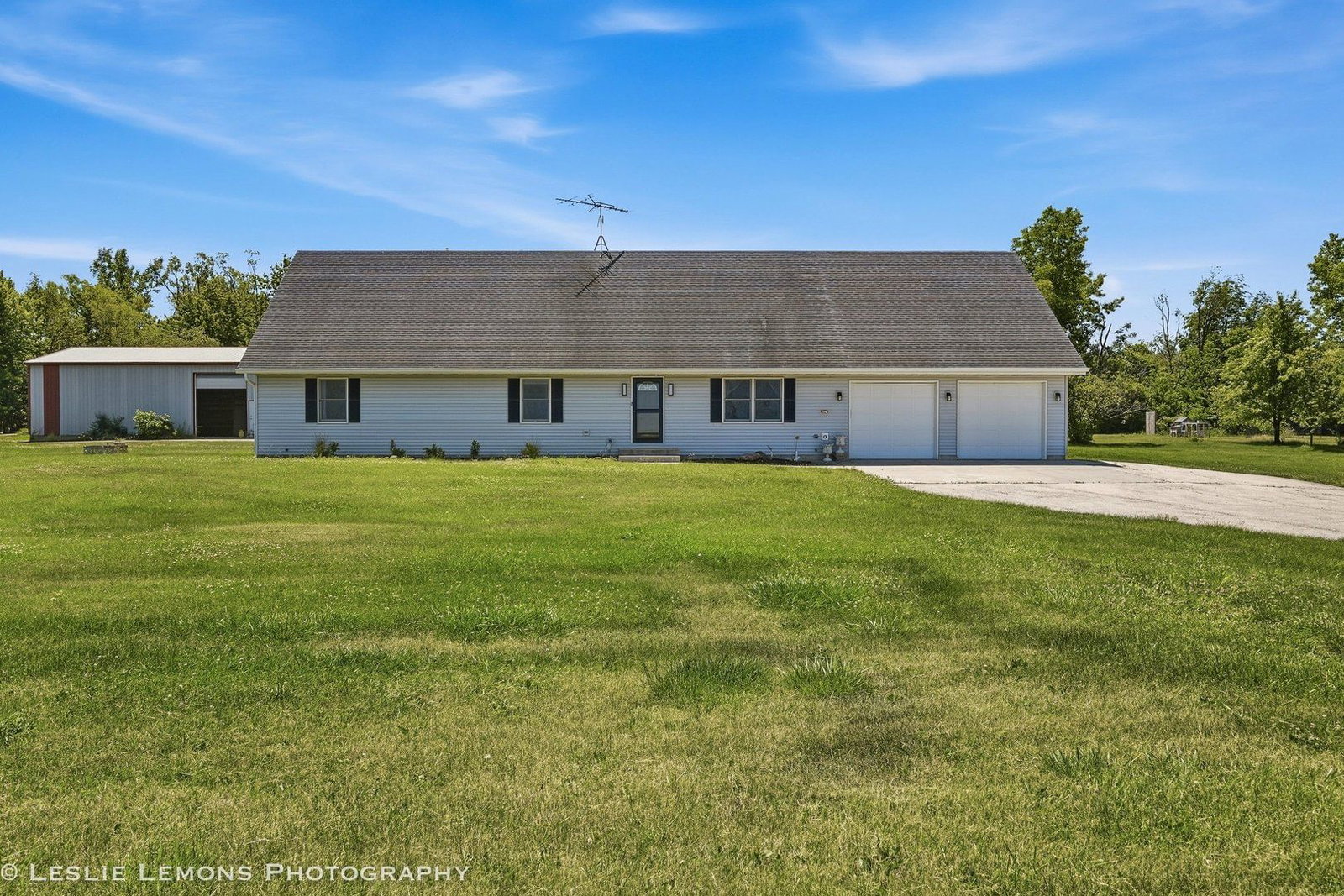 8705 E Pine Bluff Road, Coal City, IL 60416 — exterior view