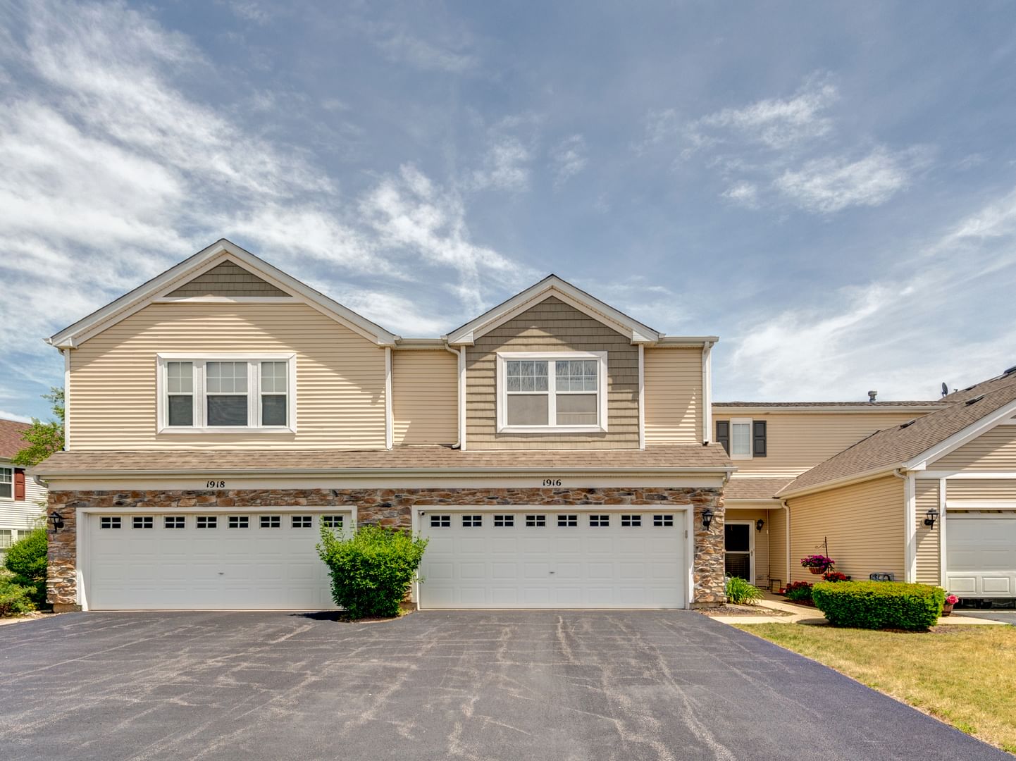 1916 Cobblestone Drive, Carpentersville, IL 60110 — exterior view