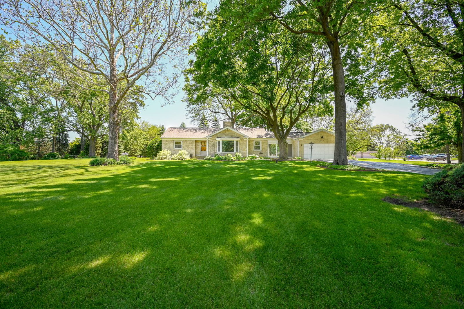 325 Lambert Road, Glen Ellyn, IL 60137 — kitchen view