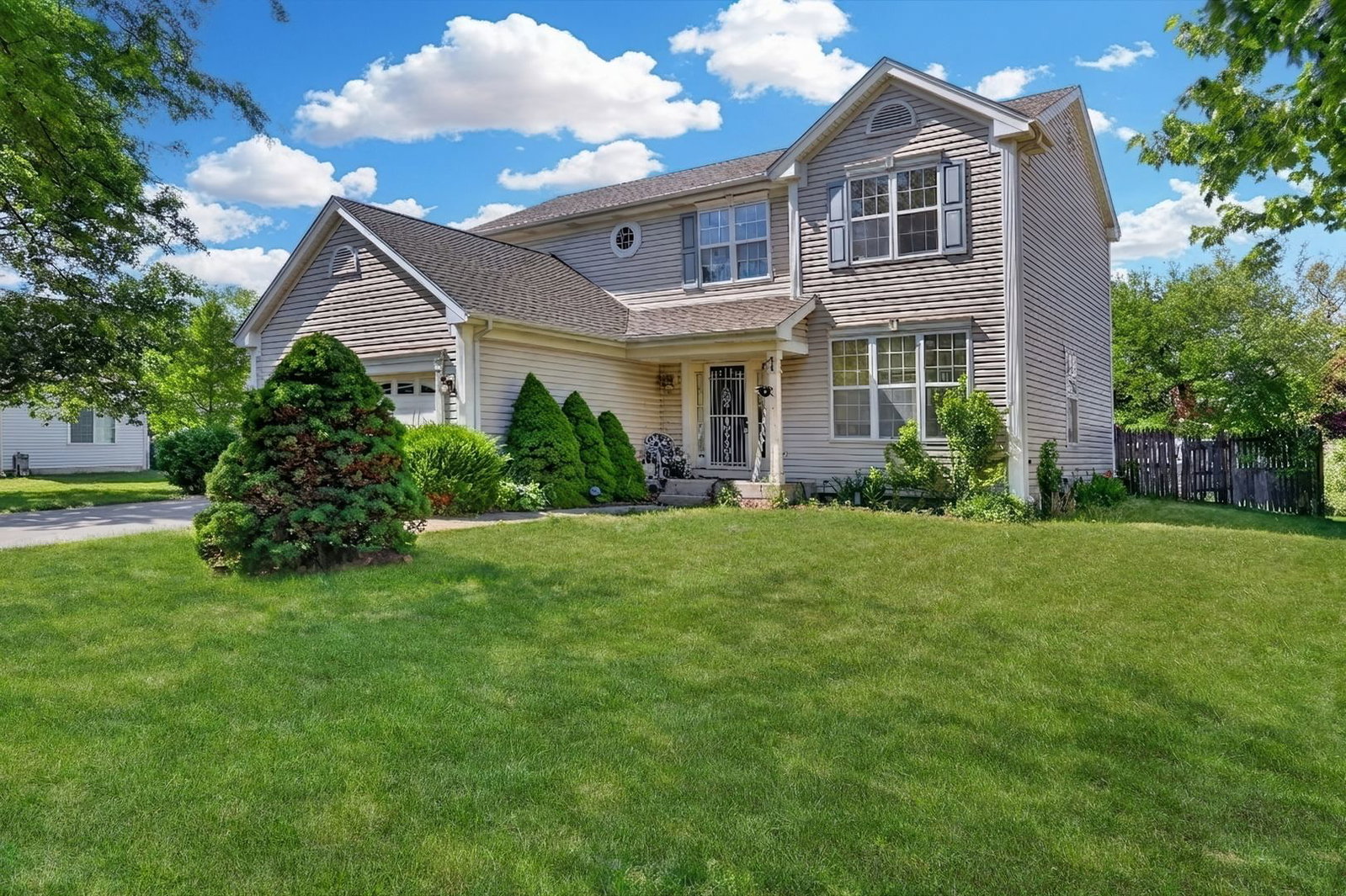 1068 Cambridge Drive, Grayslake, IL 60030 — exterior view