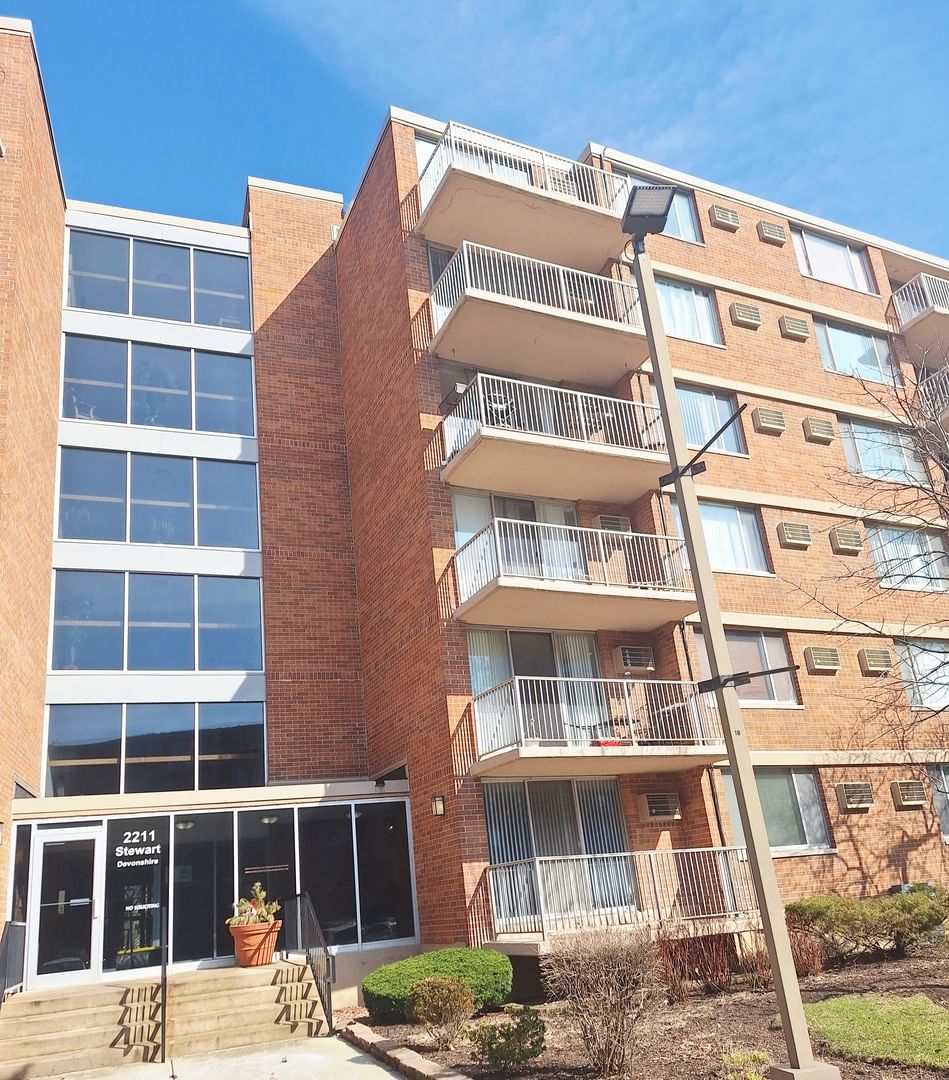 2211 S Stewart Avenue #4A, Lombard, IL 60148 — exterior view