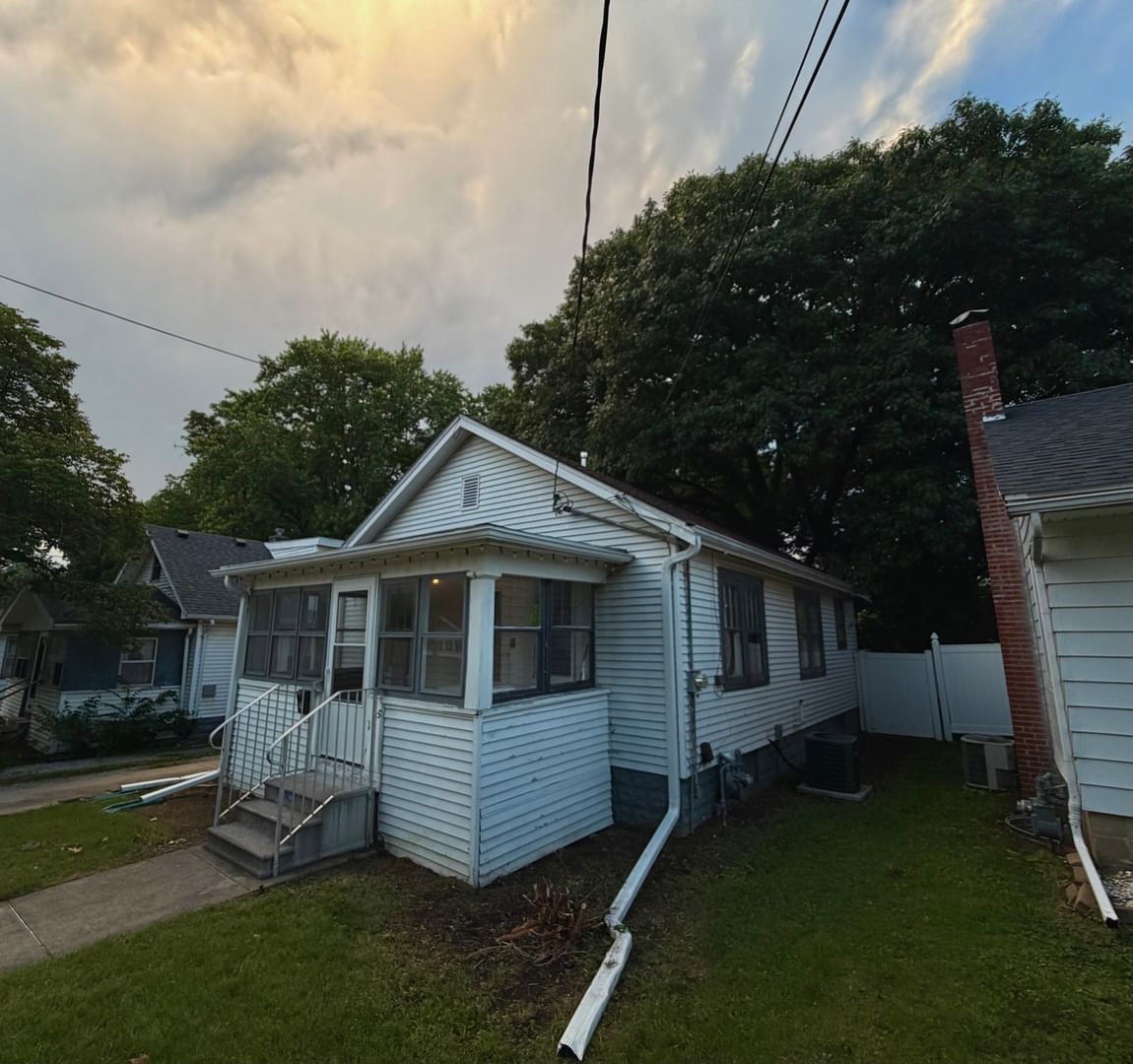 1115 Eastholme Avenue, Bloomington, IL 61701 — exterior view