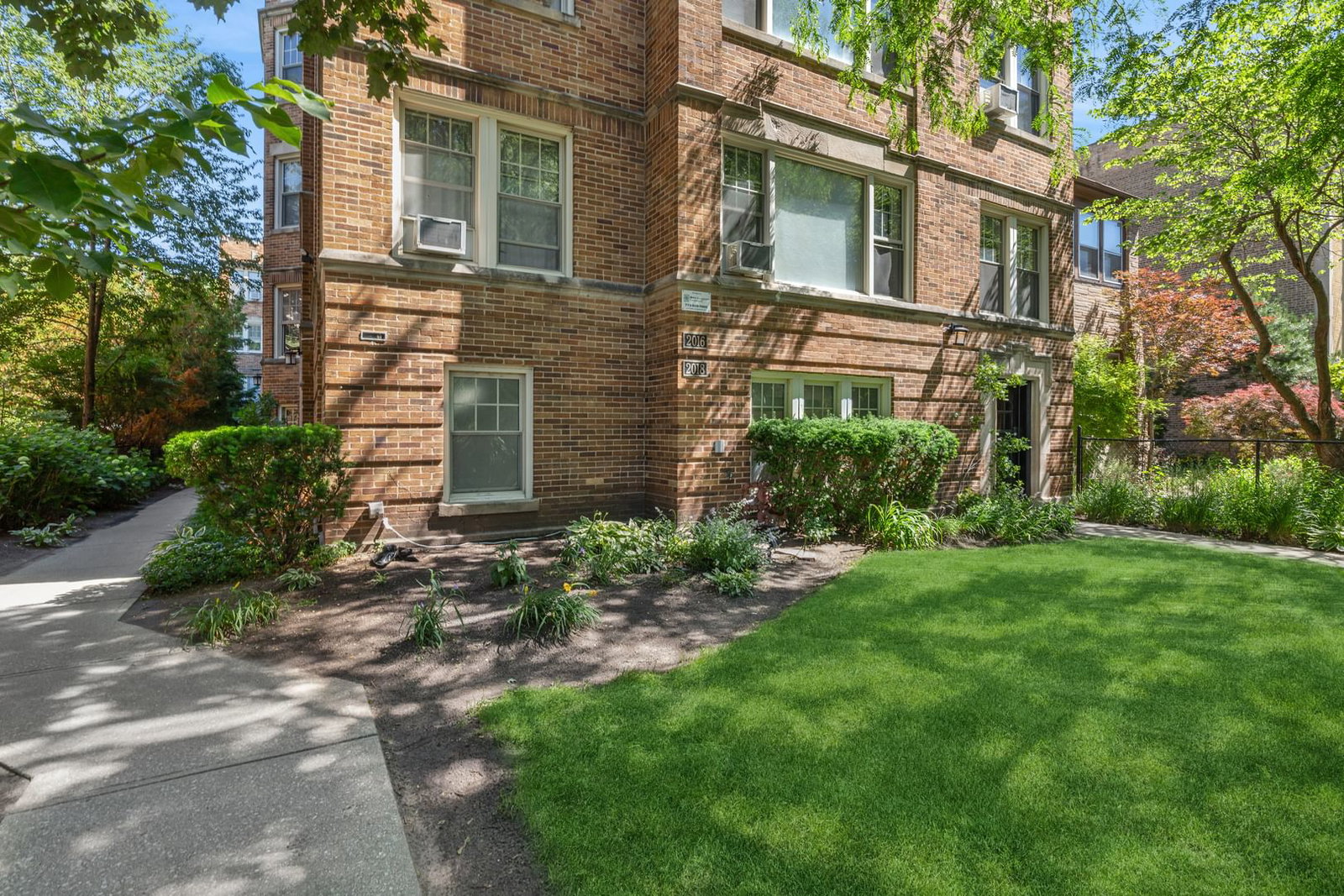 2016.5 W Greenleaf Avenue #3D, Chicago, IL 60645 — exterior view