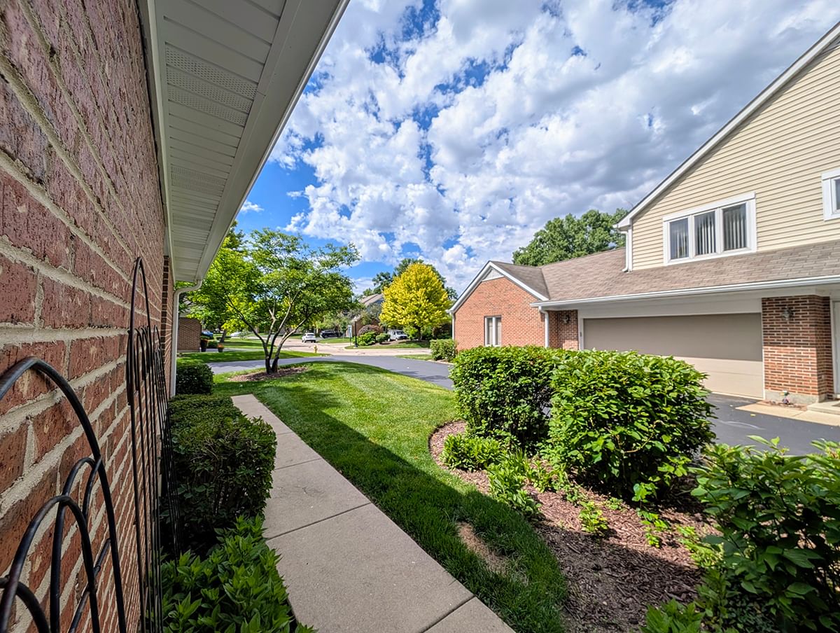 1541 N KENDAL Court, Arlington Heights, IL 60004 — exterior view