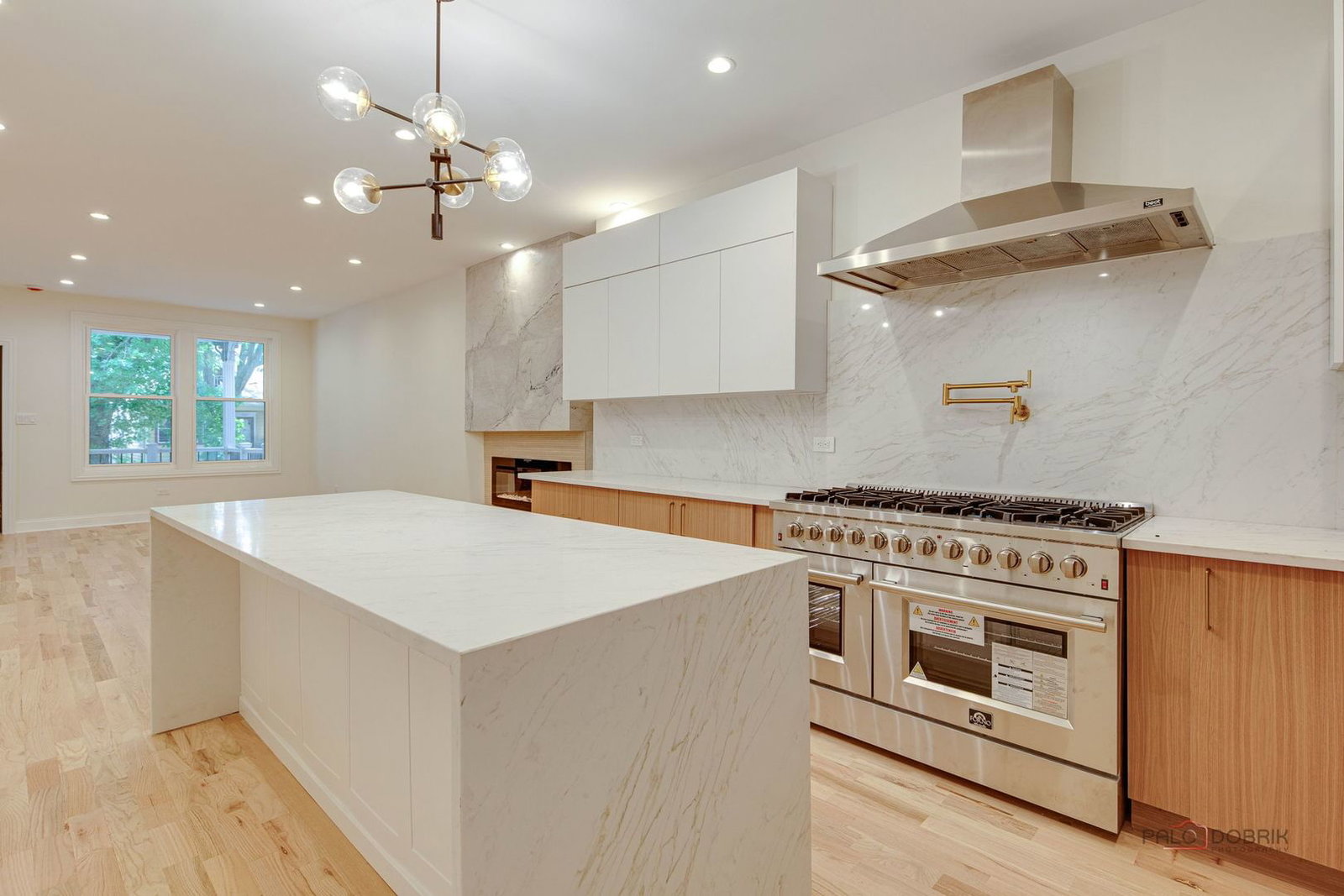 1826 W Farragut Avenue, Chicago, IL 60640 — kitchen view