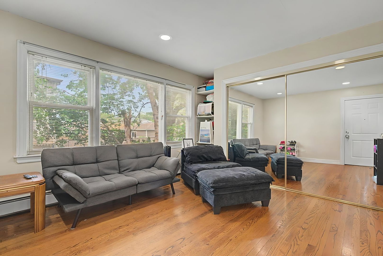 2111 N 75th Avenue #1E, Elmwood Park, IL 60707 — exterior view
