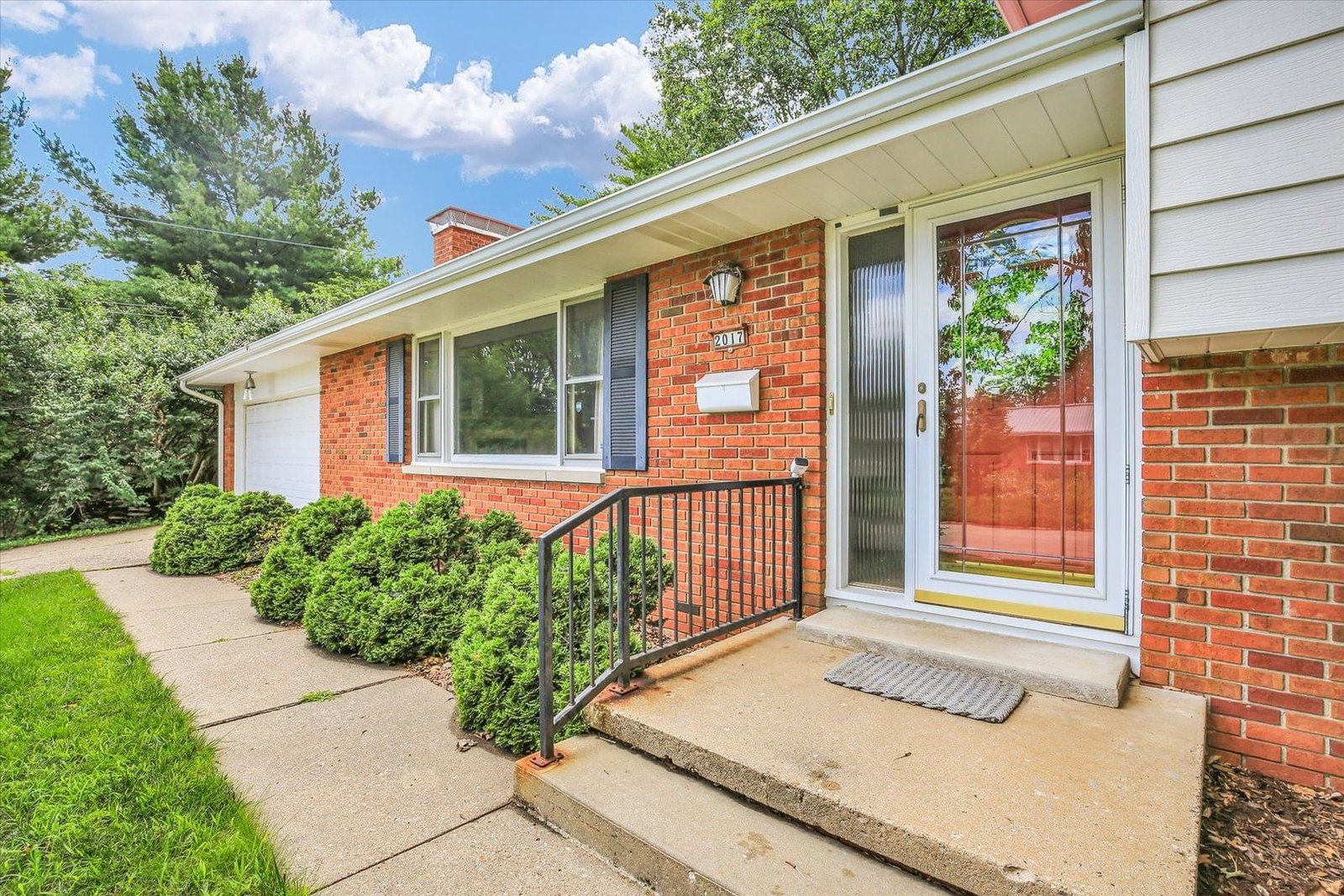 2017 S Cottage Grove Avenue, Urbana, IL 61801 — kitchen view