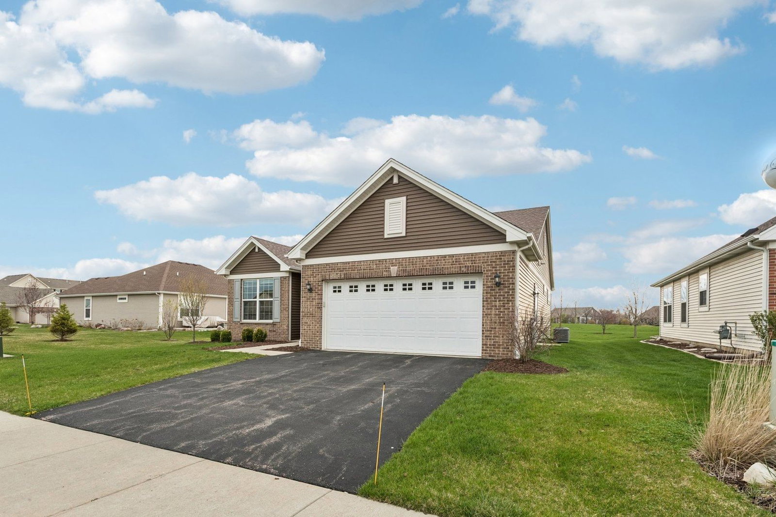 1053 Honey Locust Drive, Crystal Lake, IL 60012 — exterior view