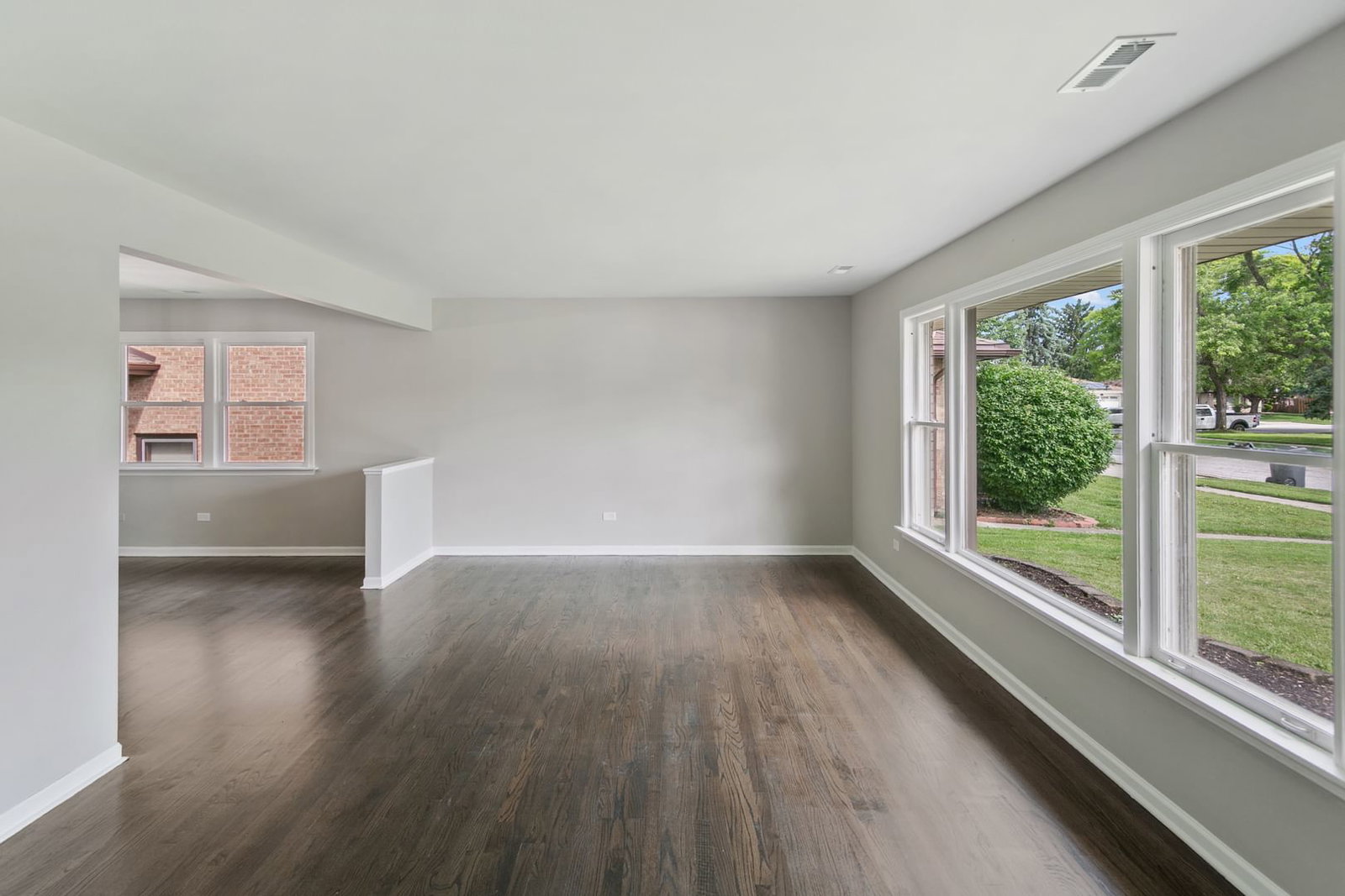 947 E 169th Street, South Holland, IL 60473 — exterior view