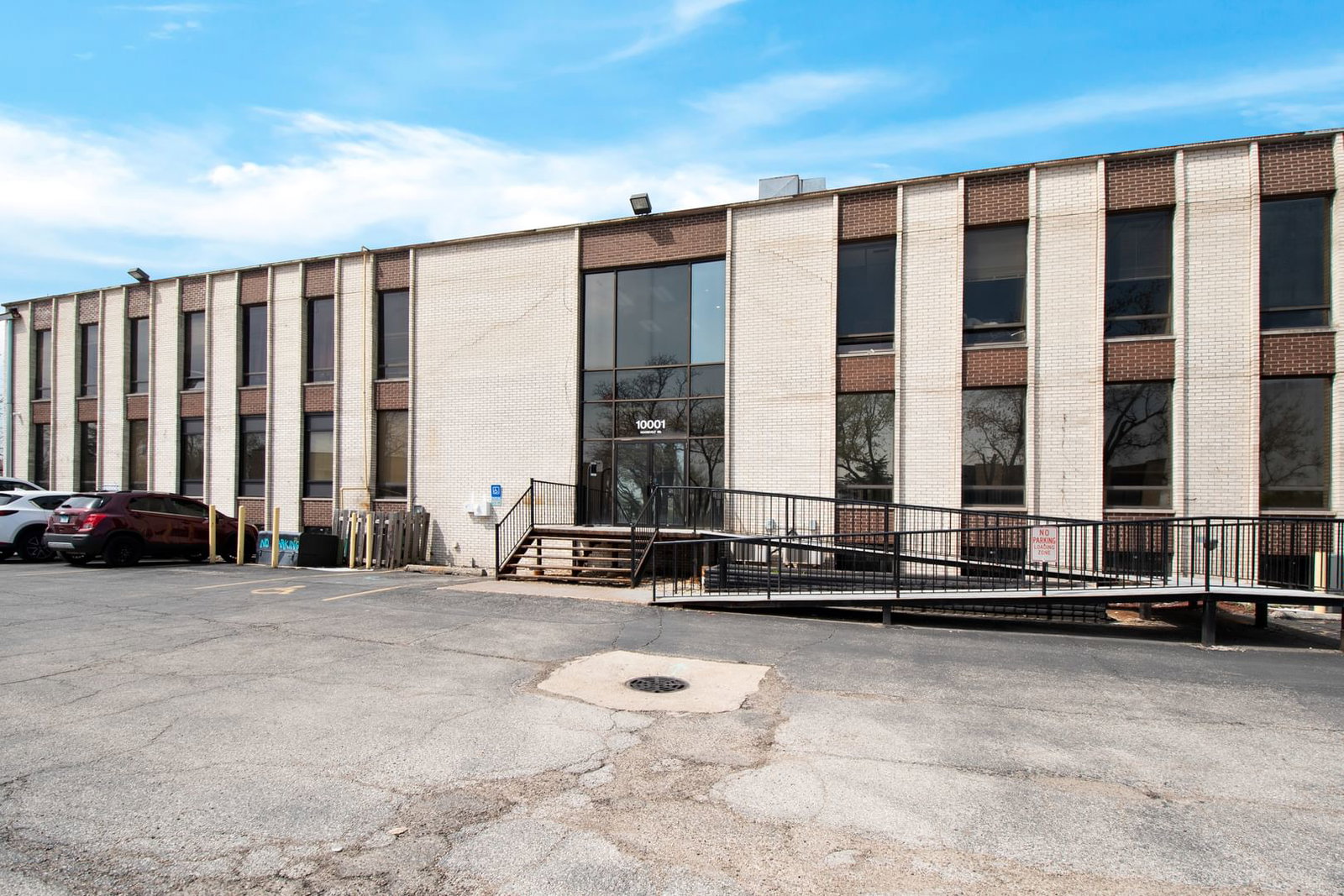 10001 W Roosevelt Road, Westchester, IL 60154 — exterior view