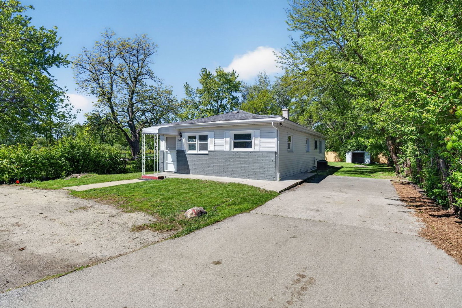 1607 S Joliet Street, Joliet, IL 60436 — exterior view