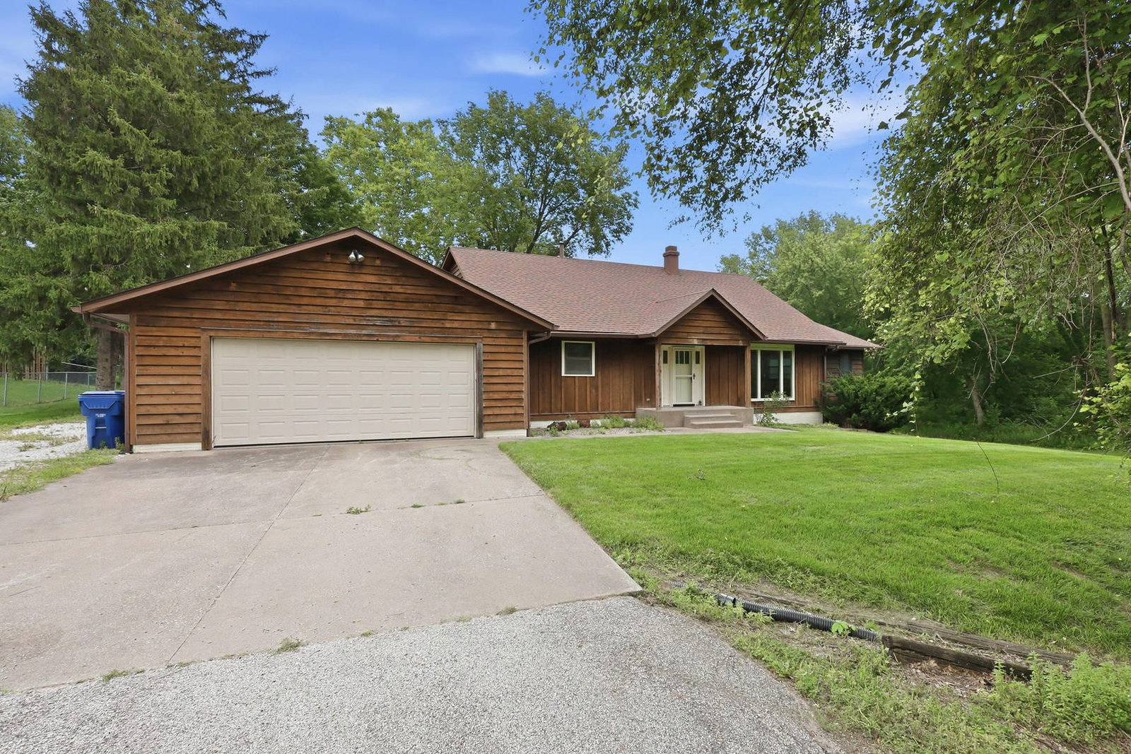 3107 Lorton Avenue, Davenport, IA 52807 — exterior view