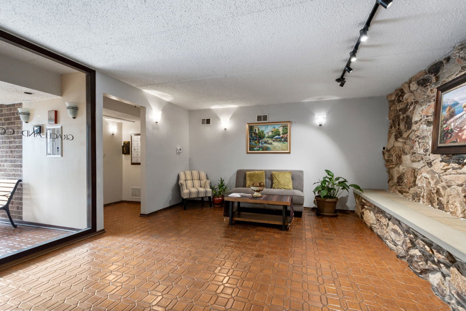 828 Graceland Avenue #404, Des Plaines, IL 60016 — exterior view