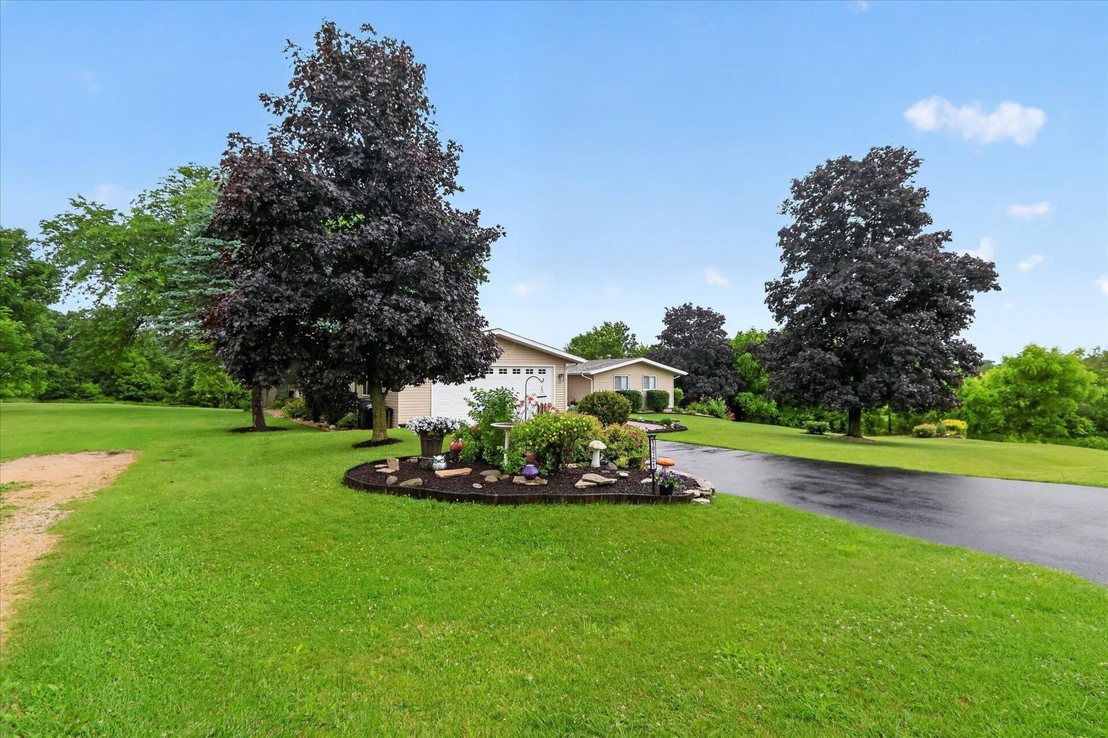 10721 GROVER OAKS , Roscoe, IL 61073 — exterior view