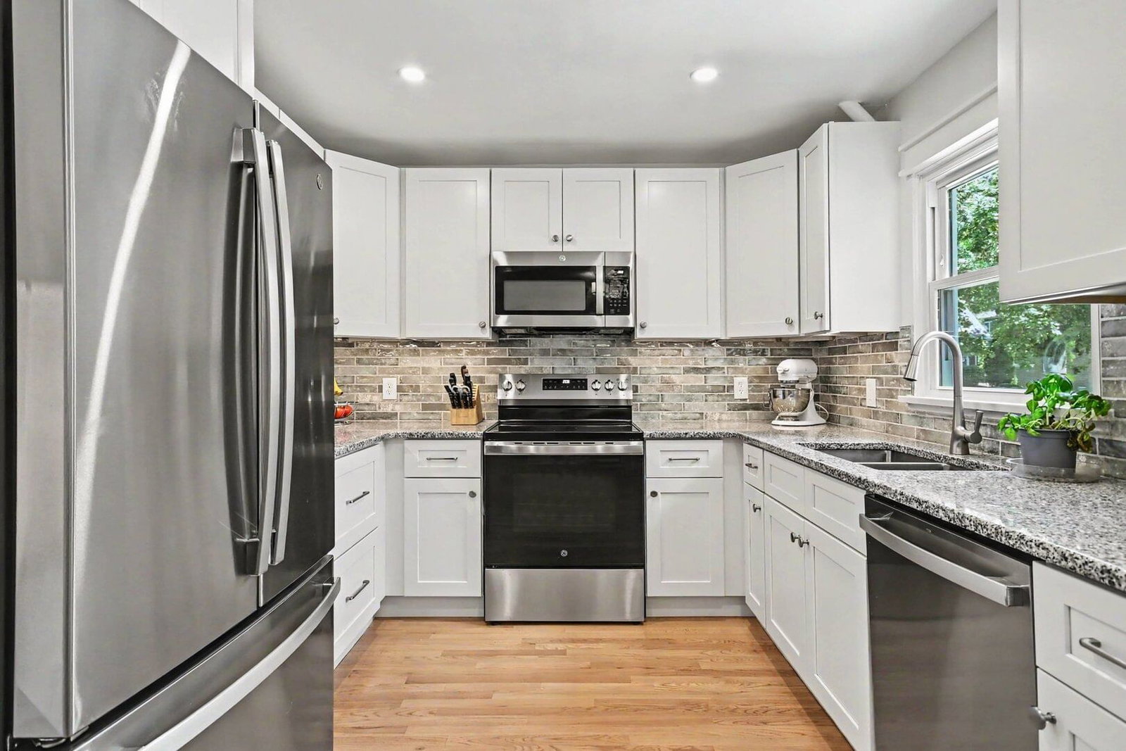 516 S Grace Street, Lombard, IL 60148 — kitchen view