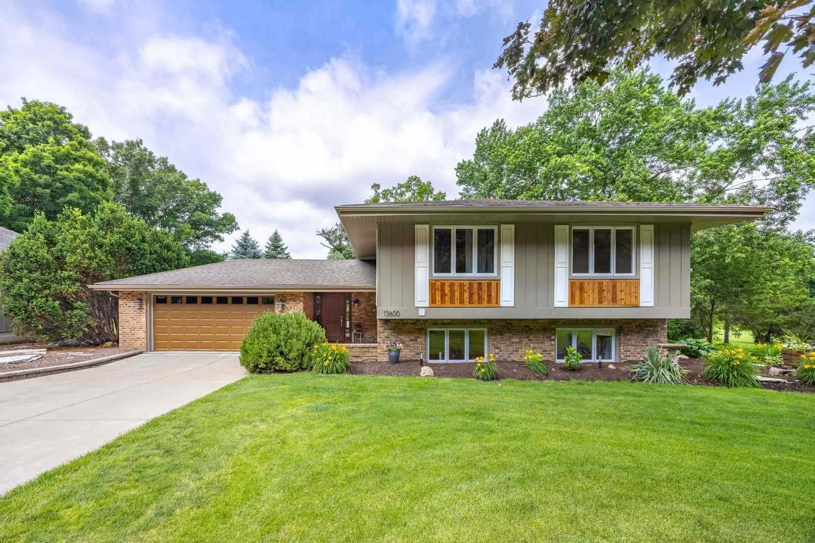 13600 S Longview Drive, Homer Glen, IL 60491 — exterior view