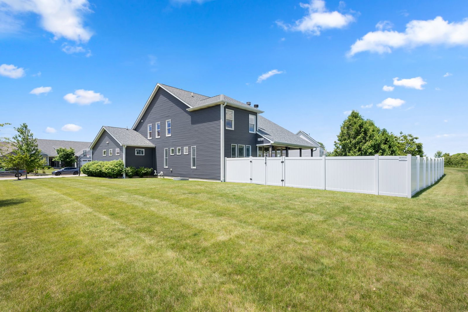 657 Brighton Way, Sycamore, IL 60178 — kitchen view