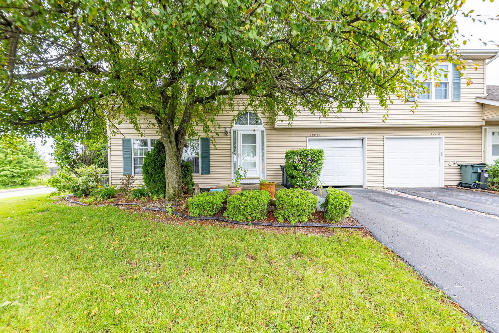 19733 S Edinburgh Lane, Frankfort, IL 60423 — exterior view
