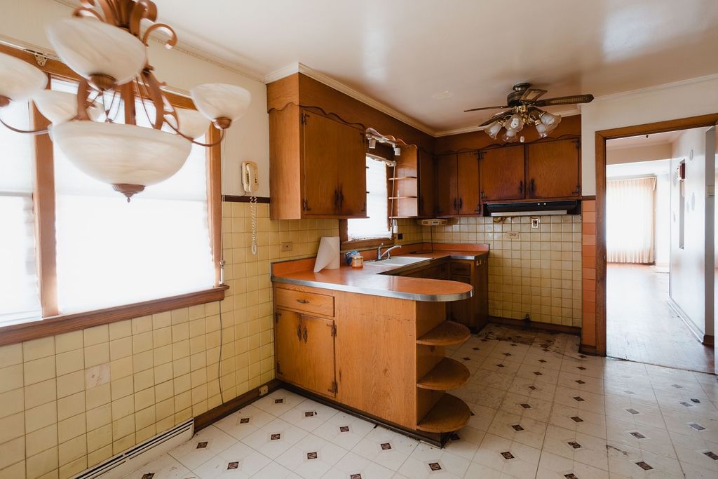 2545 E 93rd Street, Chicago, IL 60617 — exterior view