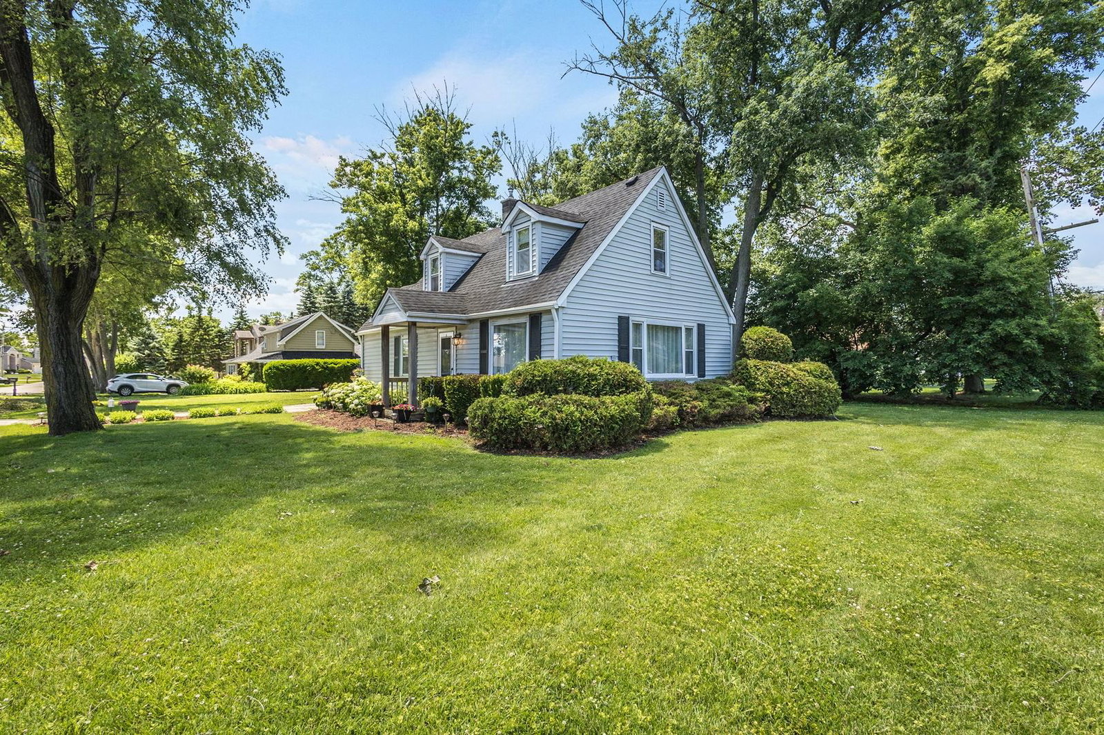 7522 Arlene Avenue, Willowbrook, IL 60527 — exterior view