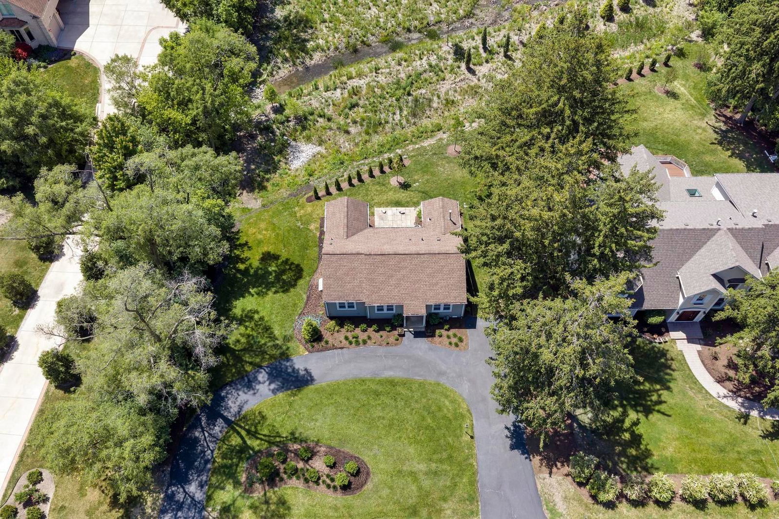 2090 Greenview Road, Northbrook, IL 60062 — exterior view