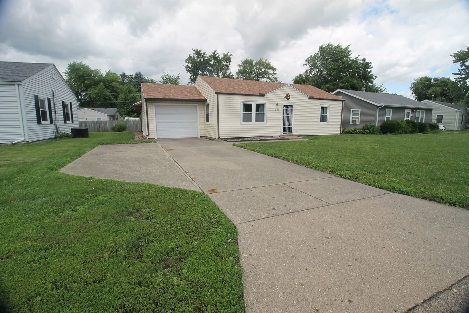 2108 W 68th Street, Davenport, IA 52806 — exterior view