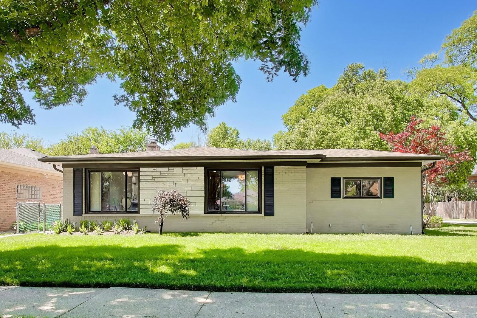 8864 E Prairie Road, Skokie, IL 60076 — kitchen view