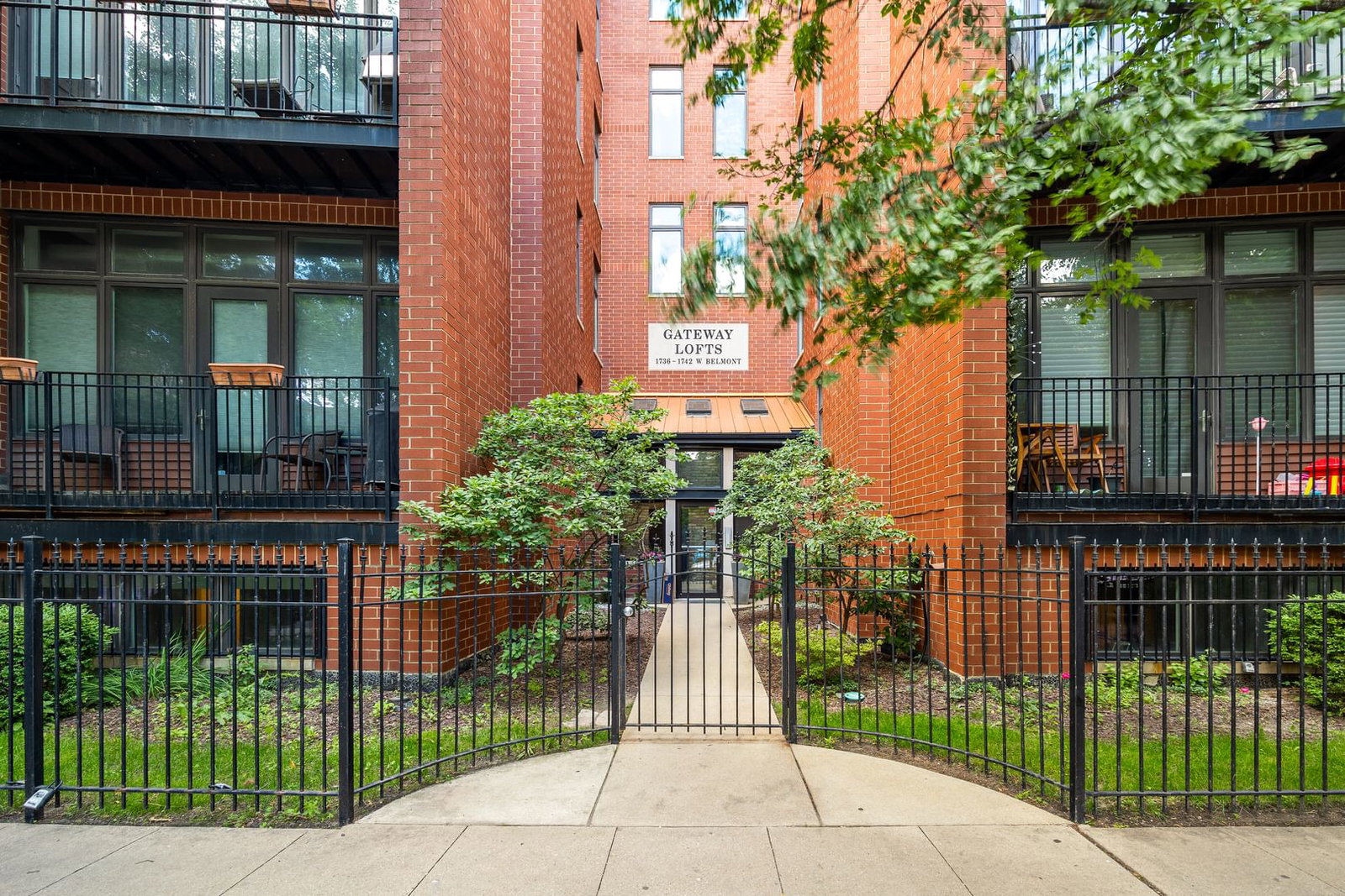 1740 W BELMONT Avenue #1R, Chicago, IL 60657 — exterior view
