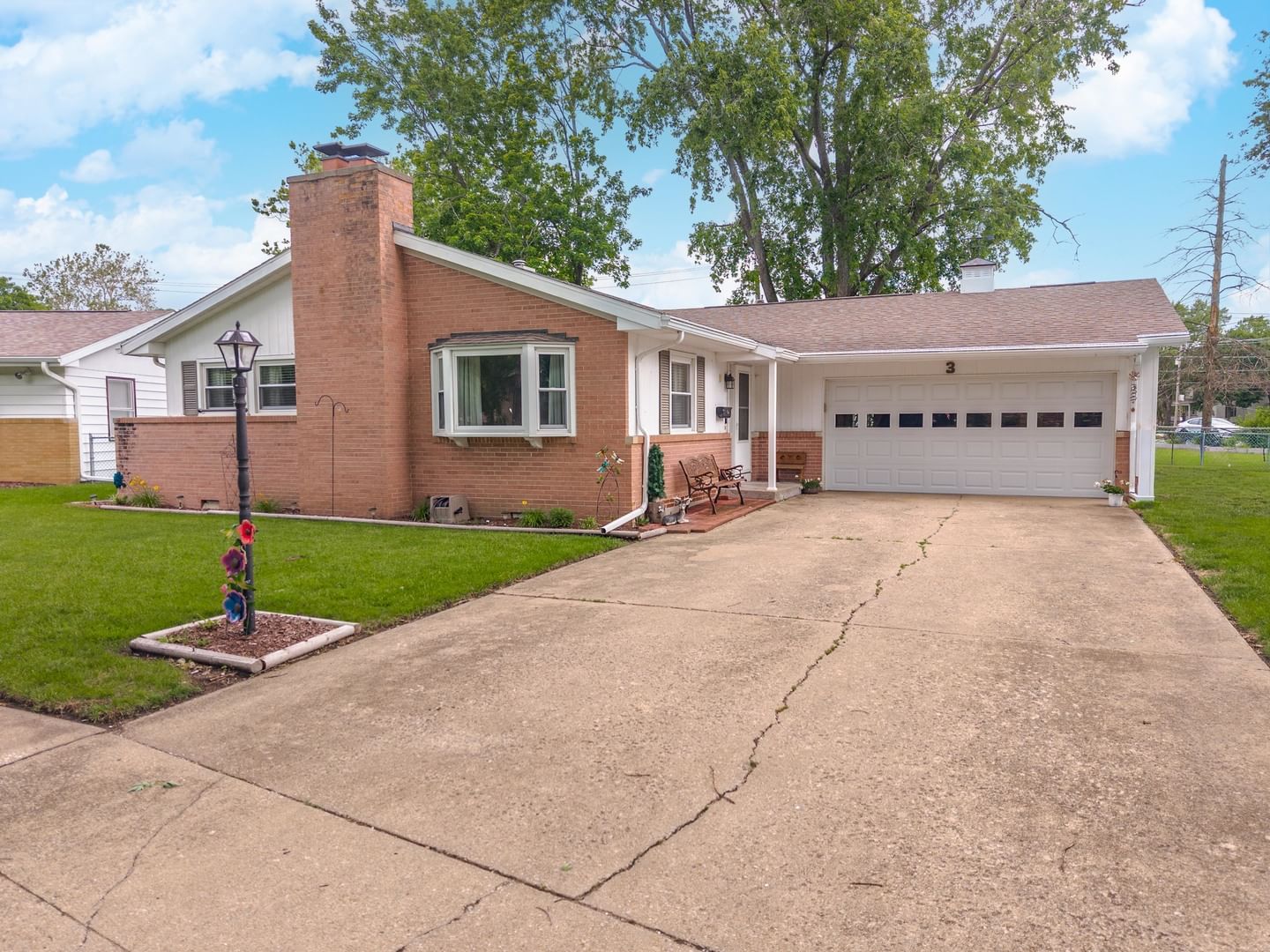 3 Manor Drive, Pontiac, IL 61764 — exterior view