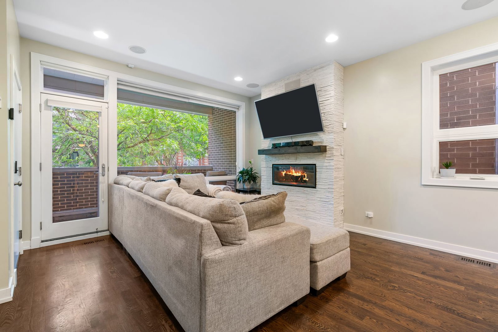 1536 W Walton Street #1, Chicago, IL 60642 — exterior view