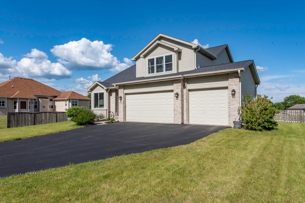 301 English Lane, Winthrop Harbor, IL 60096 — exterior view