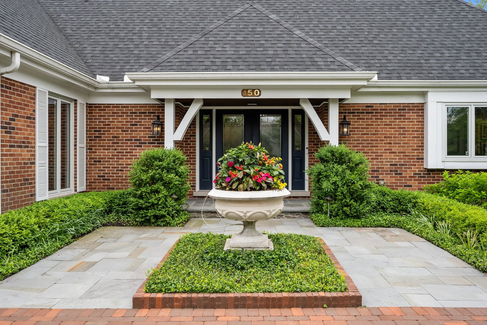 150 N Suffolk Lane, Lake Forest, IL 60045 — exterior view
