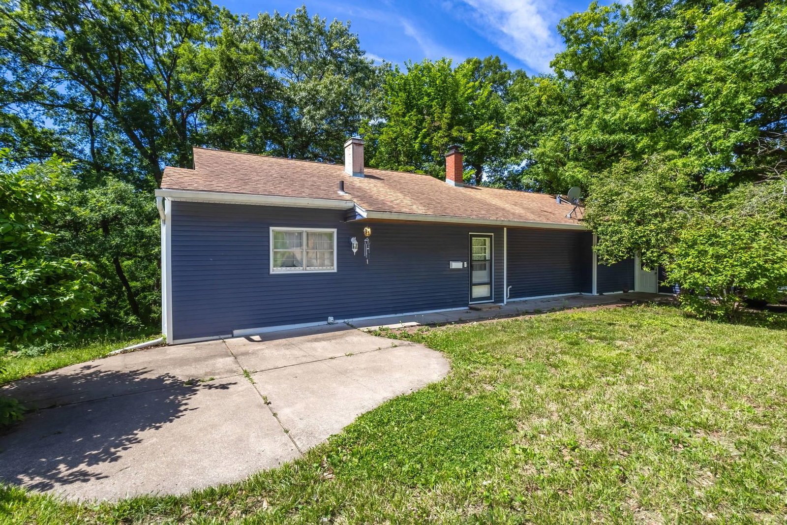 1218 20TH Ave Way, East Moline, IL 61244 — exterior view