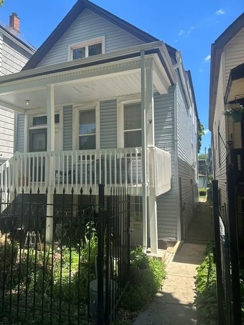 1845 N Sawyer Avenue, Chicago, IL 60647 — exterior view