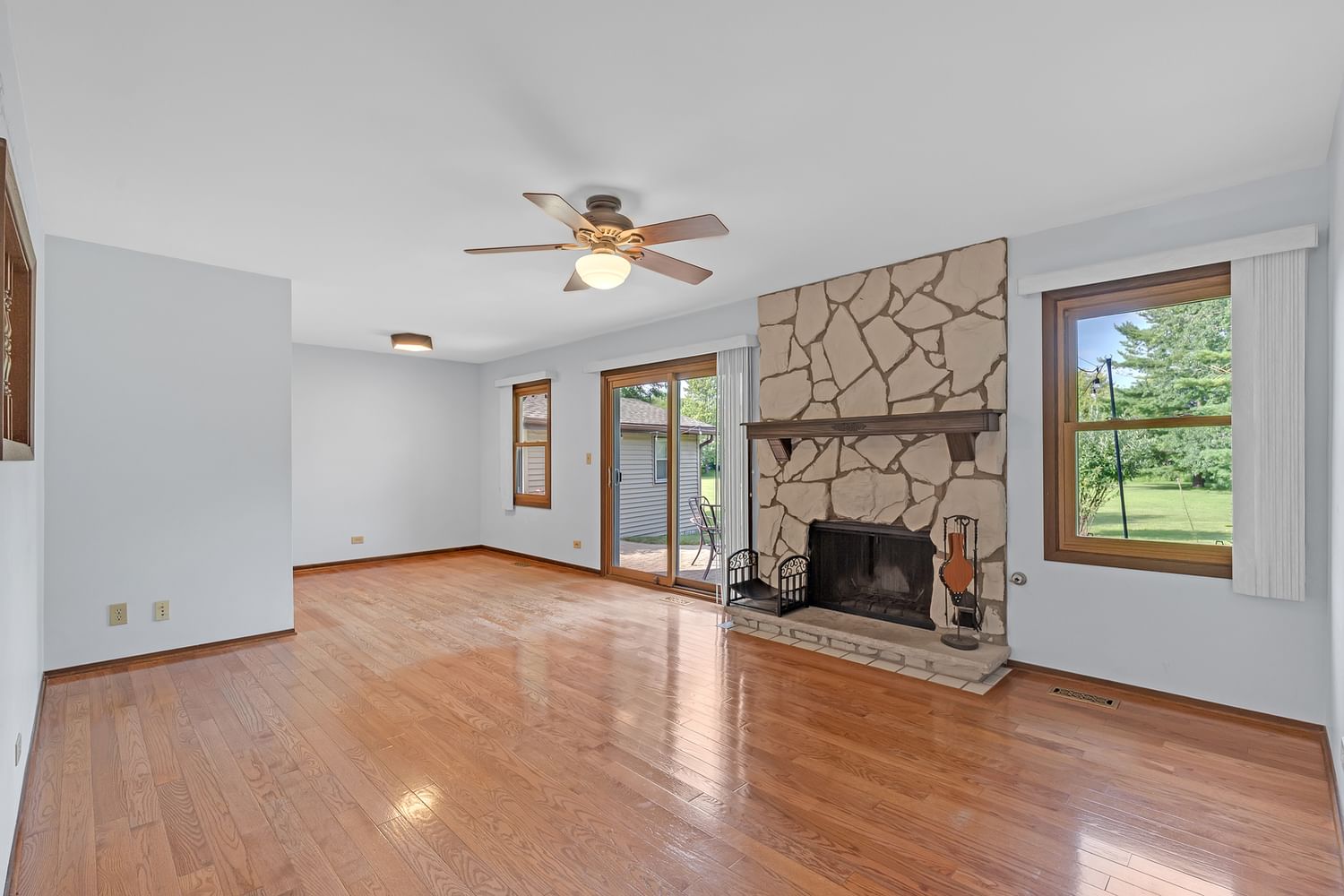 1526 Sycamore Lane, Aurora, IL 60504 — kitchen view