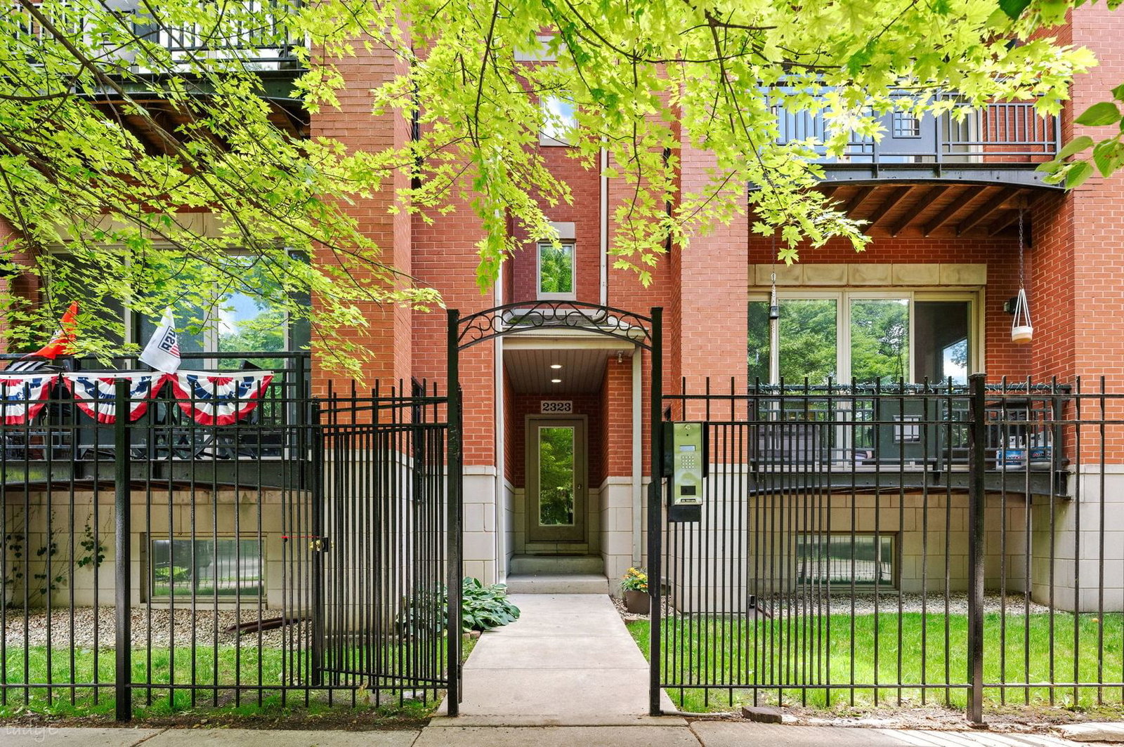 2323 W MONTROSE Avenue #2W, Chicago, IL 60618 — exterior view