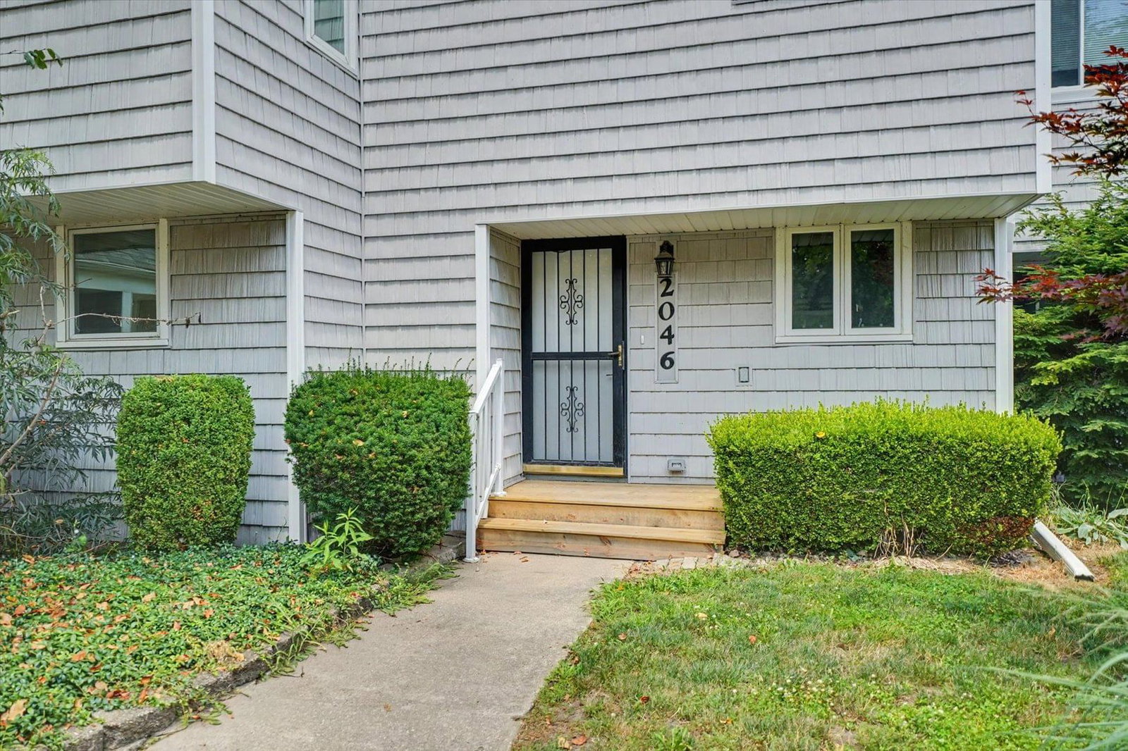 2046 BLACKTHORN Drive #2046, Champaign, IL 61821 — kitchen view