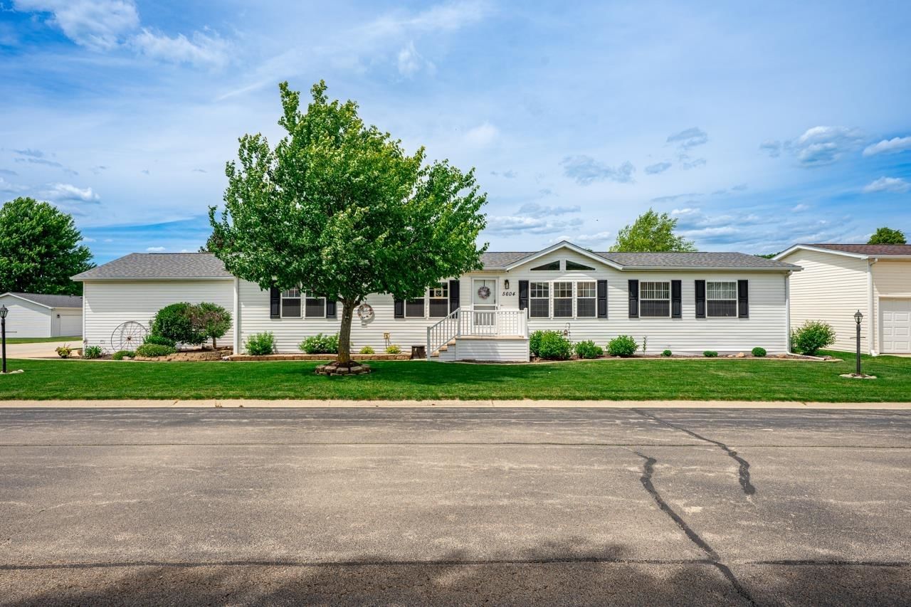 5604 IRVING Boulevard, Machesney Park, IL 61115 — exterior view