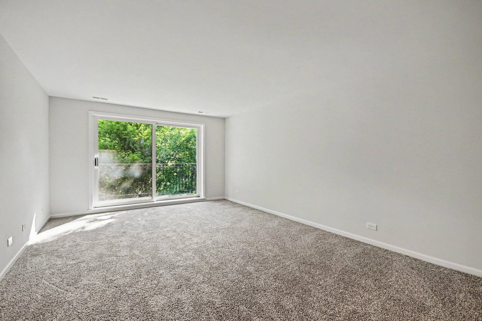 6935 N Milwaukee Avenue #204, Niles, IL 60714 — exterior view