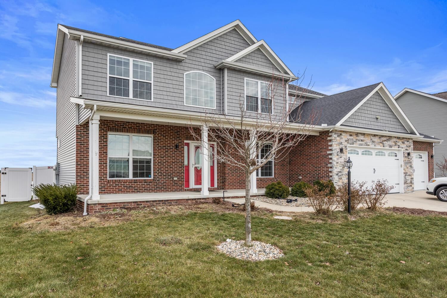 3614 Freedom Boulevard, Champaign, IL 61822 — exterior view