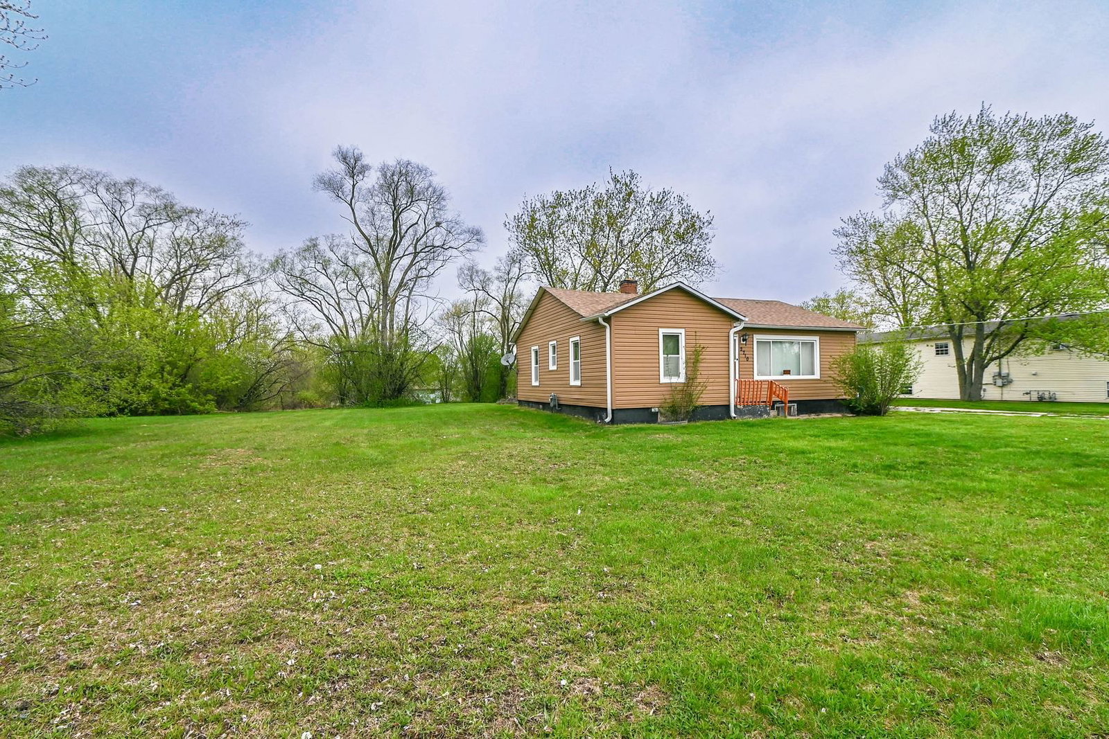 2710 30th Street, Zion, IL 60099 — exterior view