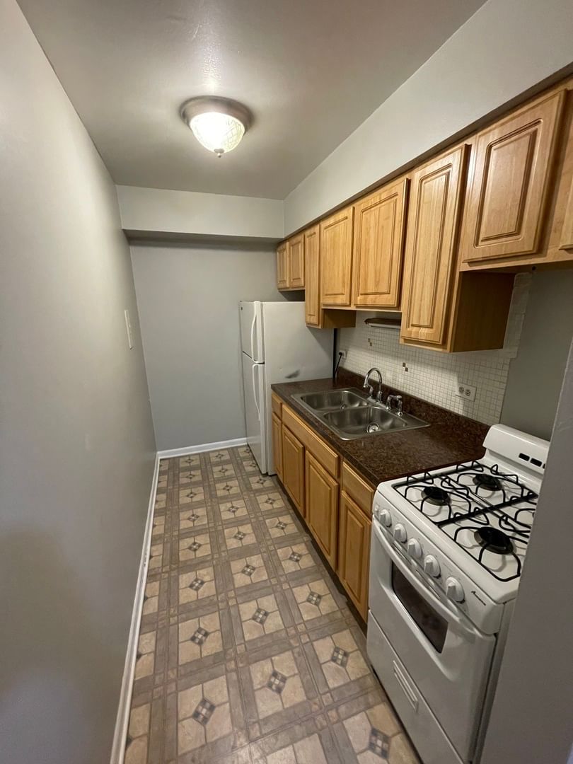 541 W OAKDALE Avenue #518, Chicago, IL 60657 — exterior view