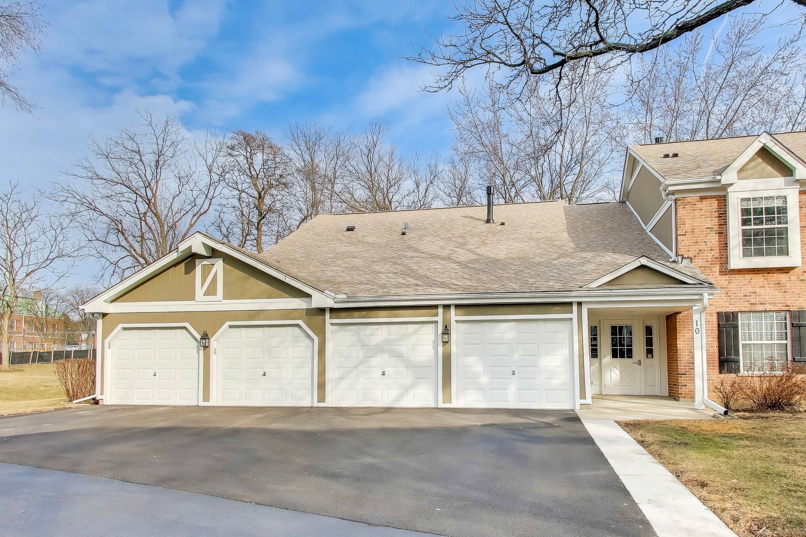 10 Waterbury Lane #M2, Schaumburg, IL 60193 — exterior view