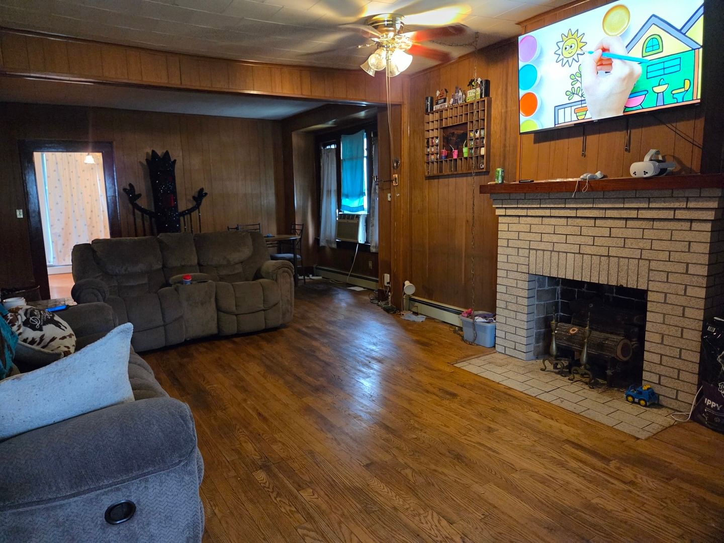 500 W Sloan Street, Harrisburg, IL 62946 — living view