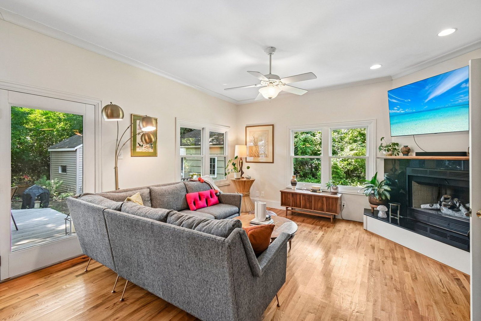 175 W Burlington Street, Riverside, IL 60546 — kitchen view