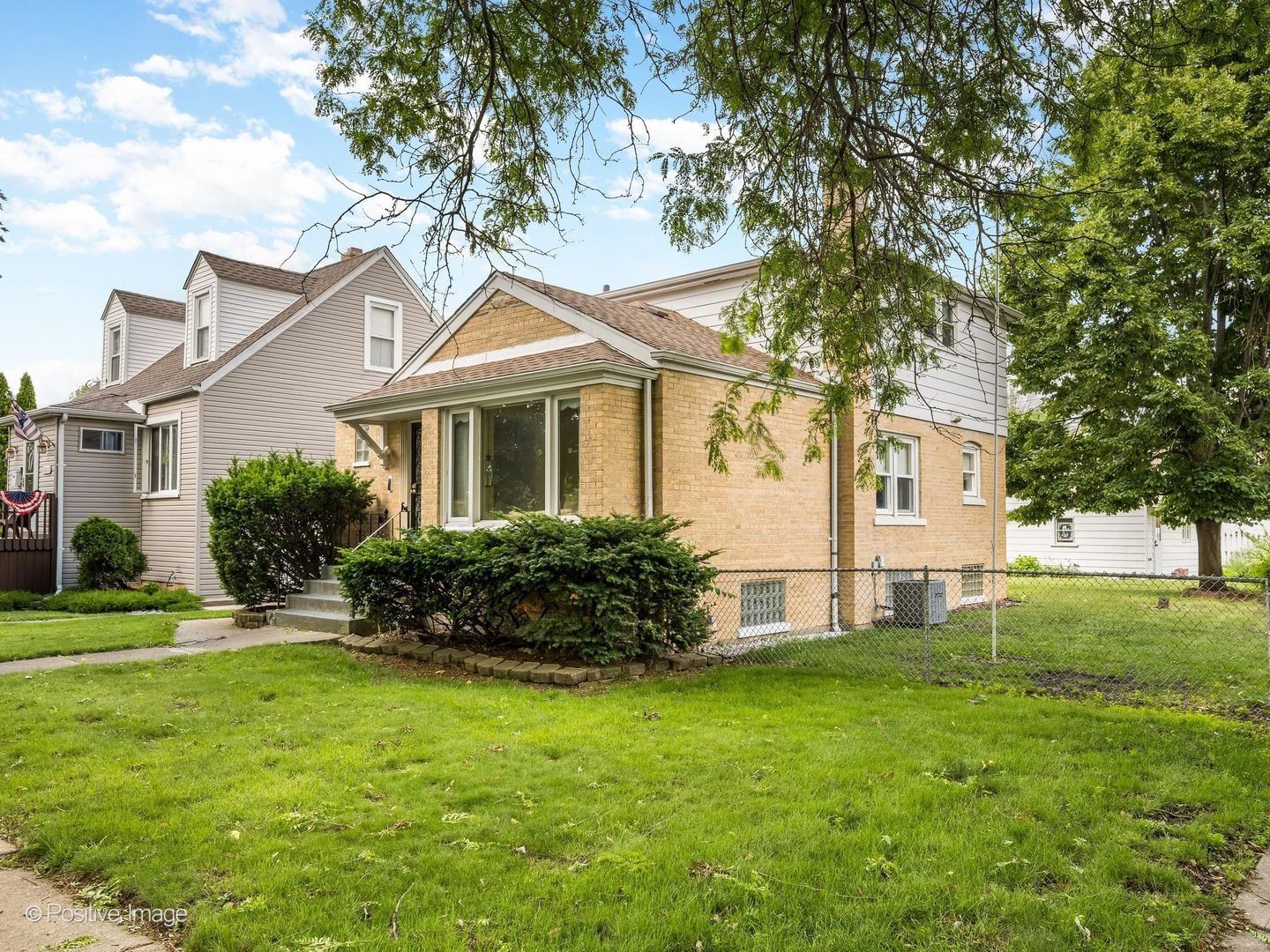10615 S Albany Avenue, Chicago, IL 60655 — exterior view